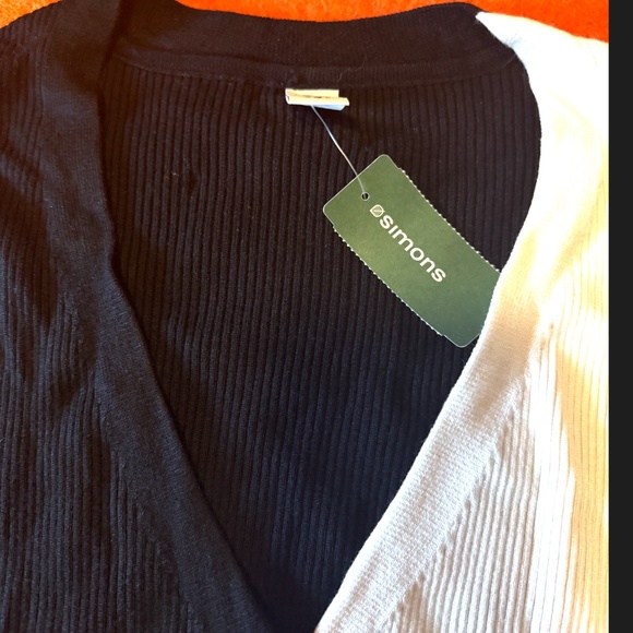 Black and white two-tone ribbed cropped V-neck soft cardigan NWT - Picture 3 of 8